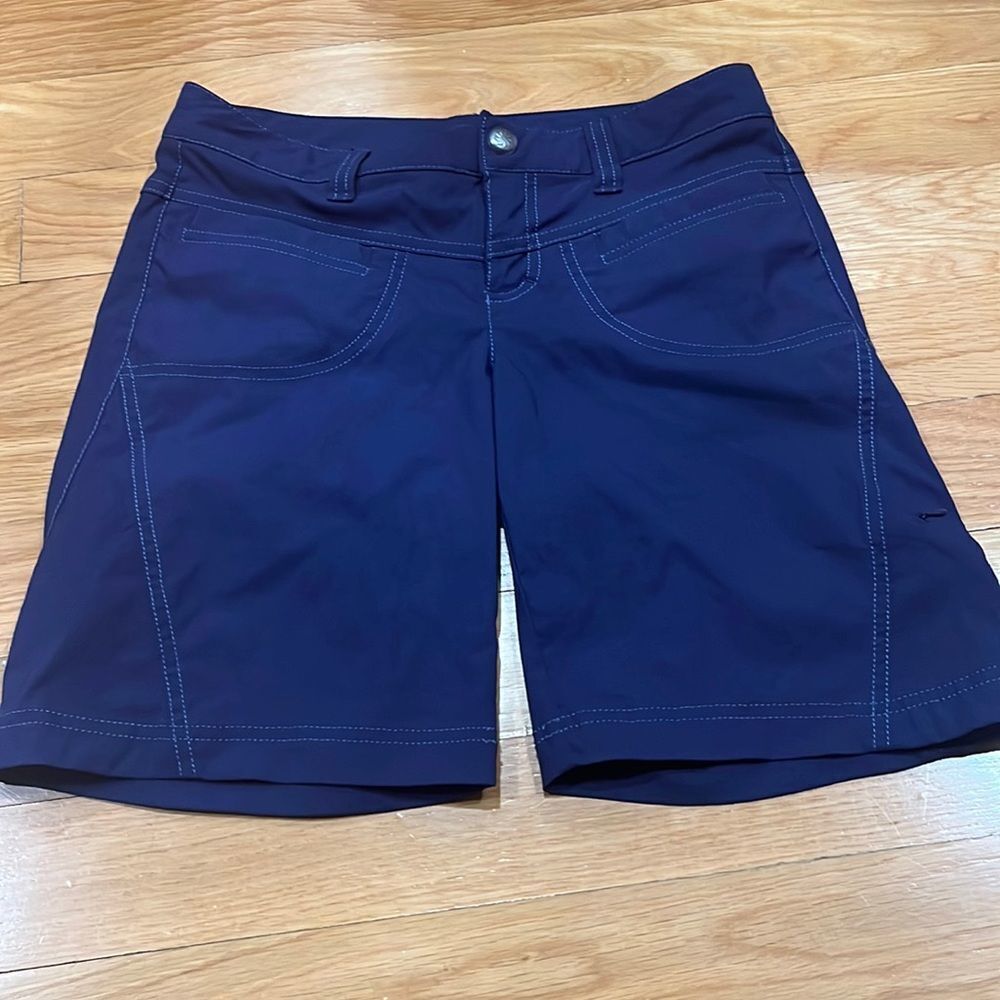 ATHLETA blue Bermuda shorts size 0.